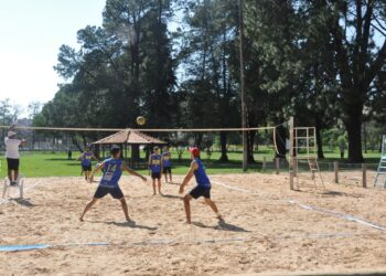 Prefeitura de Poços abre chamamentos para adoção de campos, estádios e quadras de areia