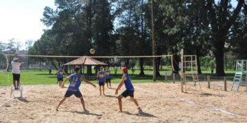 Prefeitura de Poços abre chamamentos para adoção de campos, estádios e quadras de areia