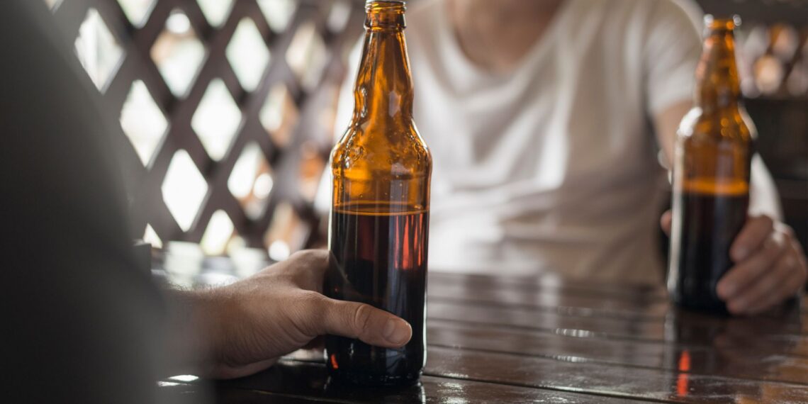 Álcool e tabaco podem causar danos à visão; entenda os riscos