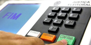 Eleitores com mobilidade reduzida podem pedir transporte gratuito até segunda
