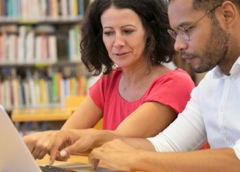 Poços de Caldas lança portal para apoiar professores no uso de tecnologia e IA