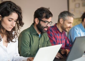 Mais de 150 professores de Poços participam de formação sobre cidadania digital