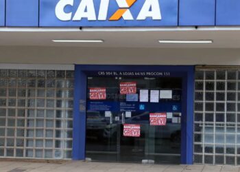 Greve paralisa Caixa e afeta agências do Banco do Brasil