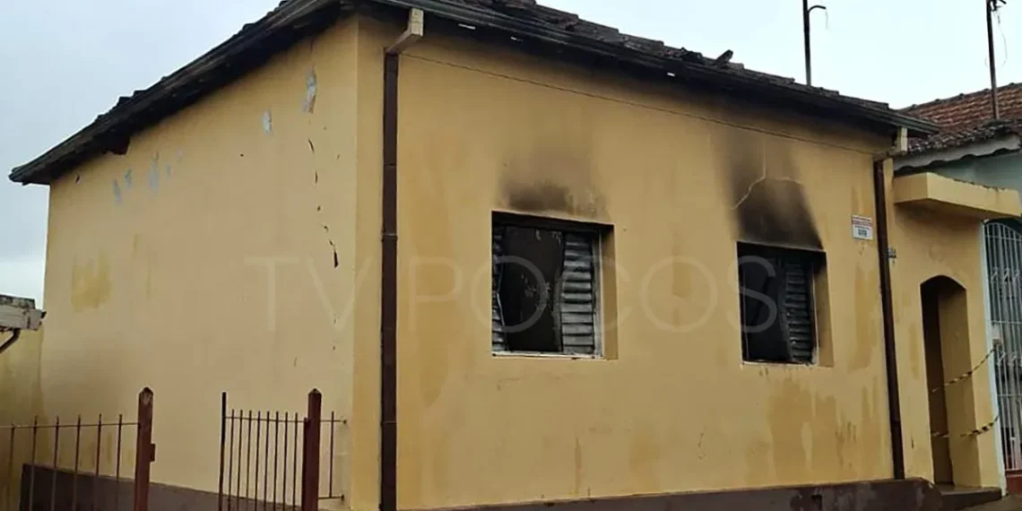 Incêndio causa danos em residência no Centro de Caldas