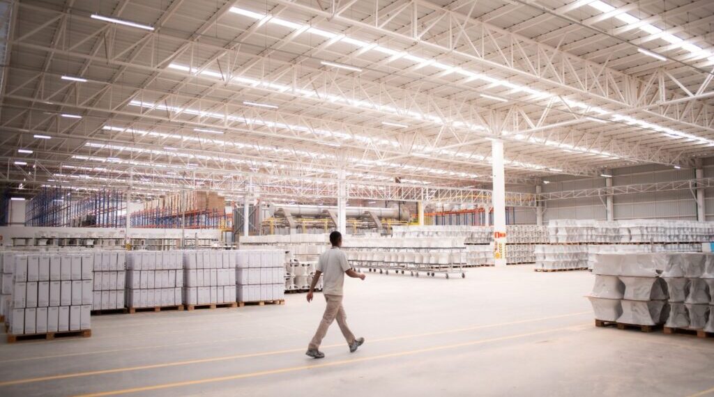 Com mais de 200 empregos gerados, Docol dobra número de funcionários em Poços