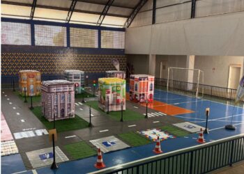Poços recebe ação de educação para o trânsito com espetáculo teatral e minipista