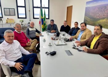 Prefeitura de Poços se reúne com supermercados após crise no vale-alimentação