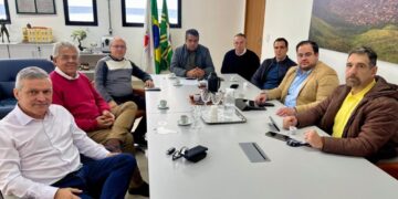 Prefeitura de Poços se reúne com supermercados após crise no vale-alimentação