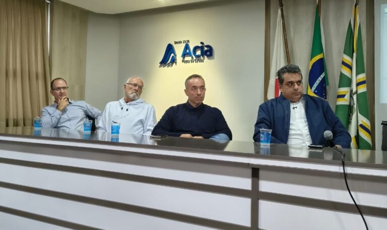 Prefeito apresenta balanço da gestão durante Café Empresarial da ACIA