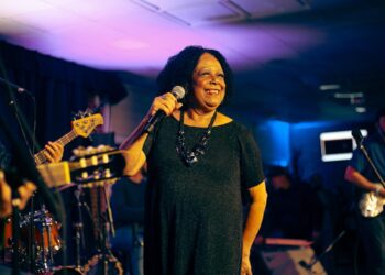 Elizabeth Viana é a atração musical no Sesc Poços de Caldas