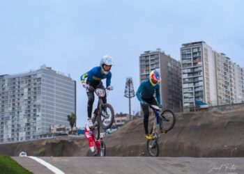 Atletas do BMX Poços Clube conquistam pódios em competições internacionais no Peru