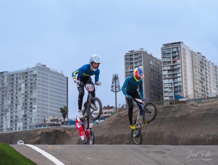 Atletas do BMX Poços Clube conquistam pódios em competições internacionais no Peru