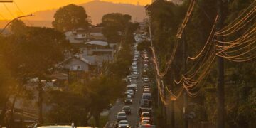Interdições durante obras da Avenida João Pinheiro aumentam lentidão no trânsito