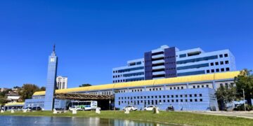 Vale-alimentação de R$ 850 é depositado para servidores municipais de Poços