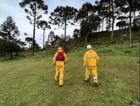 Helicóptero que levava cantor Rick é encontrado na Serra de SC; corpos são localizados