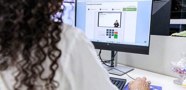 Treine para votar: simulador permite testar a urna antes das eleições