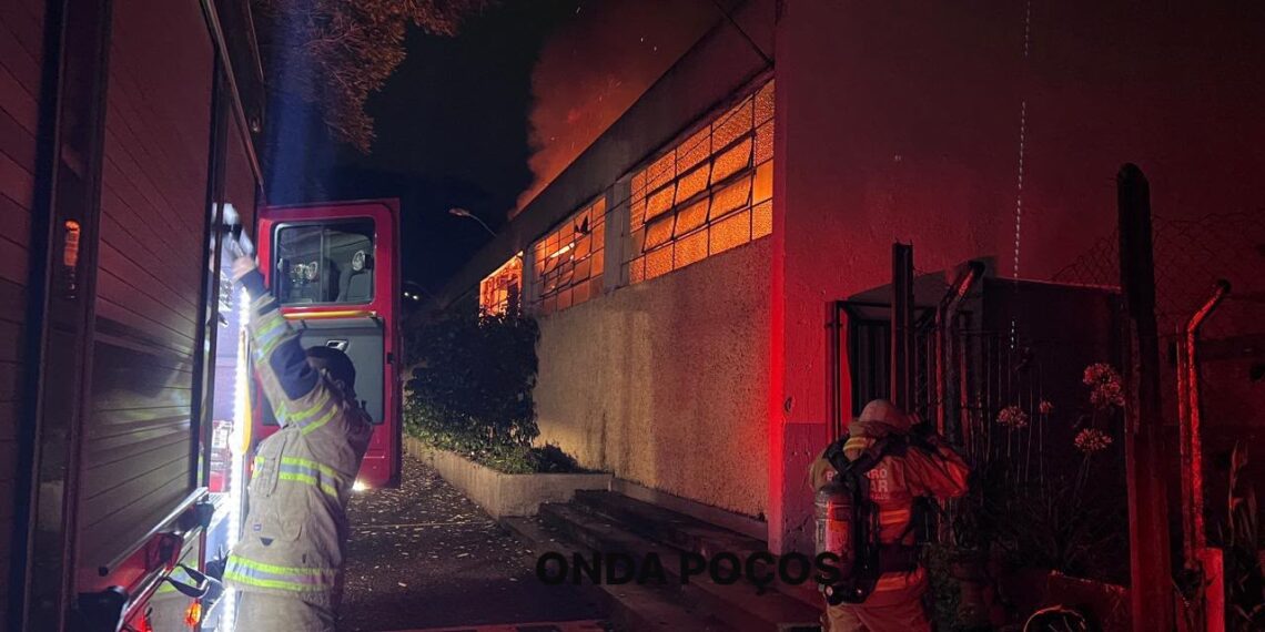 Incêndio atinge Centro Operacional da Prefeitura de Poços de Caldas