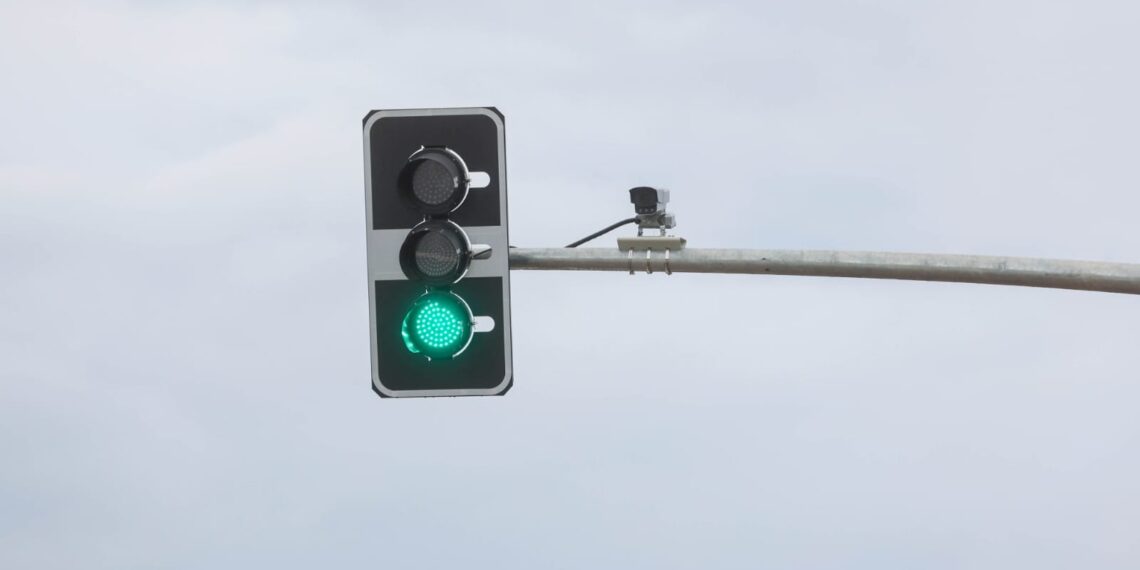 Poços de Caldas abre licitação para implantação de semáforos inteligentes