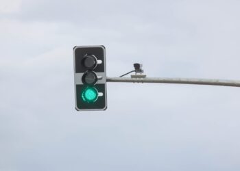 Poços de Caldas abre licitação para implantação de semáforos inteligentes