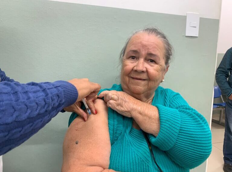 Vacina Pneumo 20 já está disponível para idosos em Poços de Caldas