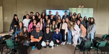 Poços capacita estudantes de Psicologia para atendimento em saúde mental