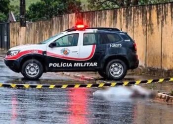 Corpo é encontrado em via pública e polícia investiga morte suspeita