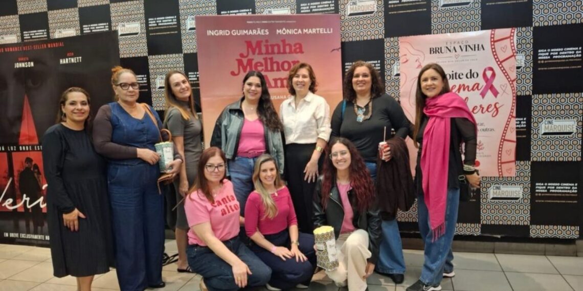 Outubro Rosa reúne mulheres em sessão de cinema em Poços de Caldas