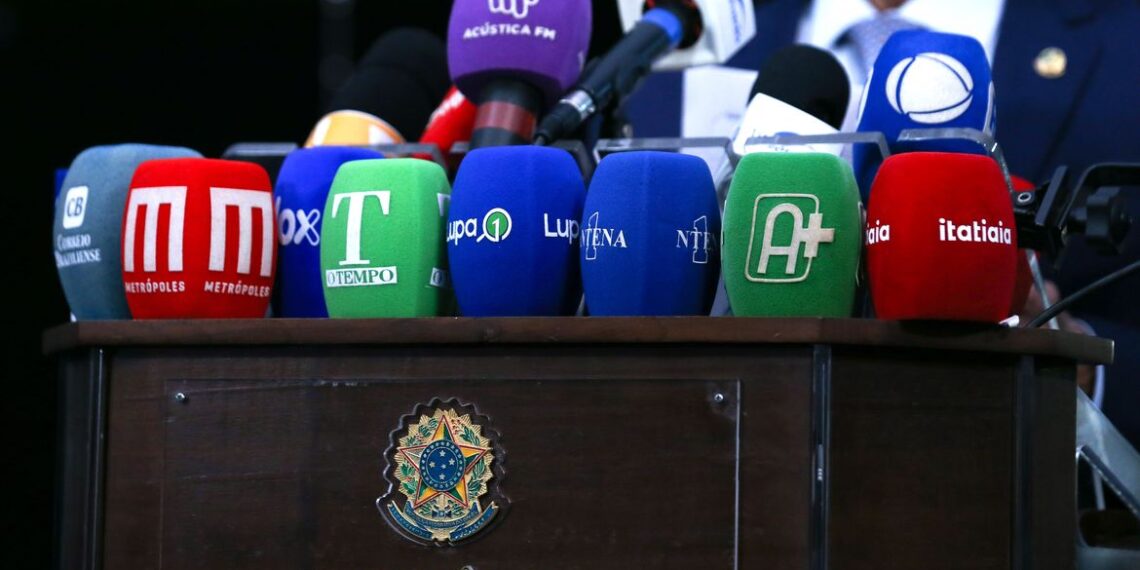 Jornalistas sofreram mais de 14 mil ataques no 1º turno das eleições