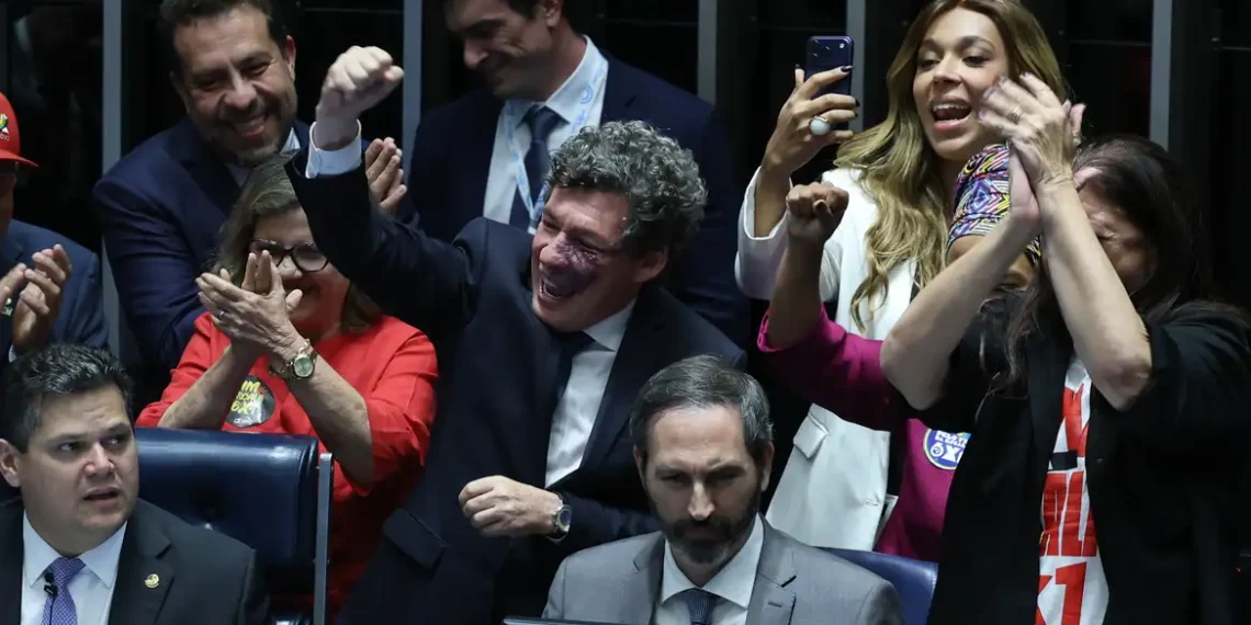 Senado aprova fim da escala 6×1 e redução da jornada de trabalho