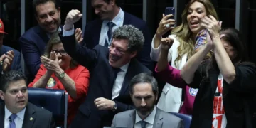 Senado aprova fim da escala 6×1 e redução da jornada de trabalho