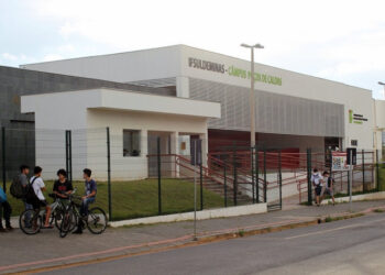 Fragmentos de acrílico são encontrados em refeição de alunos do IF em Poços