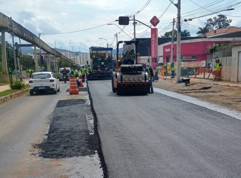 Obras avançam na Avenida João Pinheiro e Prefeitura orienta atenção redobrada no trânsito