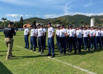 Alunos da GCM participam de treinamento com instrumentos de menor potencial ofensivo