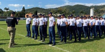 Alunos da GCM participam de treinamento com instrumentos de menor potencial ofensivo