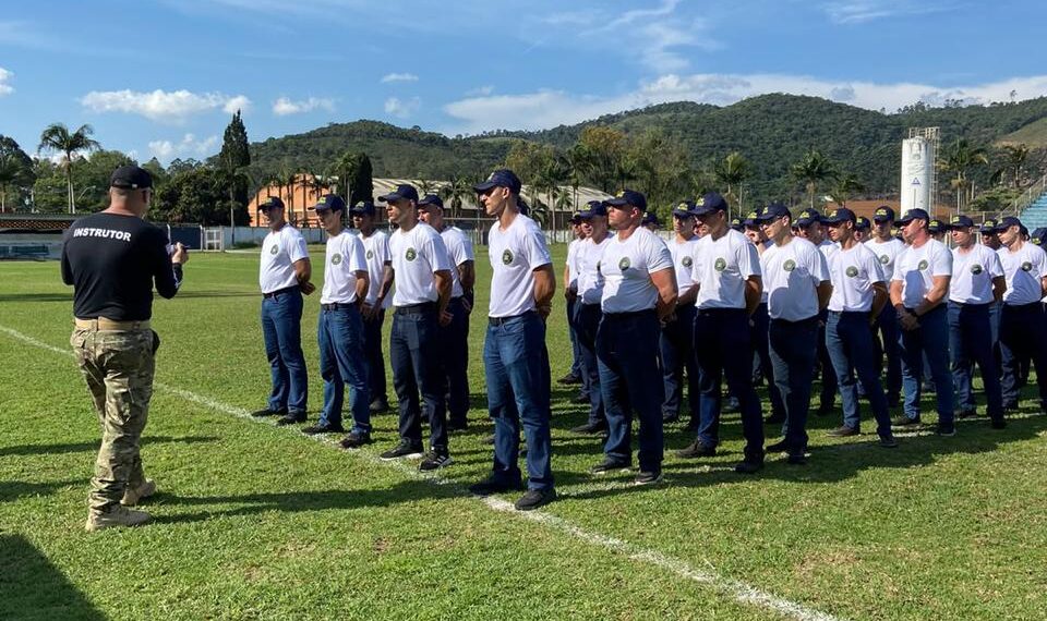 Alunos da GCM participam de treinamento com instrumentos de menor potencial ofensivo
