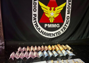 Adolescente é apreendido com drogas durante operação policial em Poços