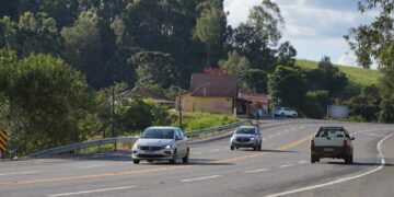 Cerca de 310 mil veículos devem circular em rodovias da região no feriado