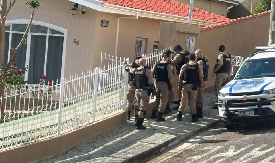 URGENTE: PM prende suspeito de roubo a hotel em Poços de Caldas