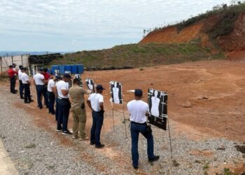 Futuros guardas municipais de Poços iniciam treinamento com armas de fogo