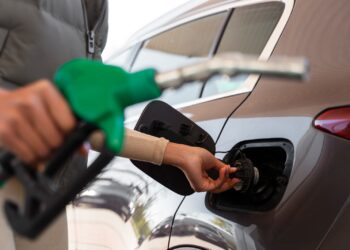 Governo amplia redução de impostos sobre gasolina