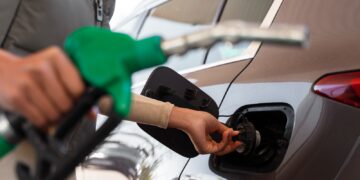 Governo amplia redução de impostos sobre gasolina