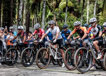 Prova de mountain bike reúne mais de 100 atletas em Poços