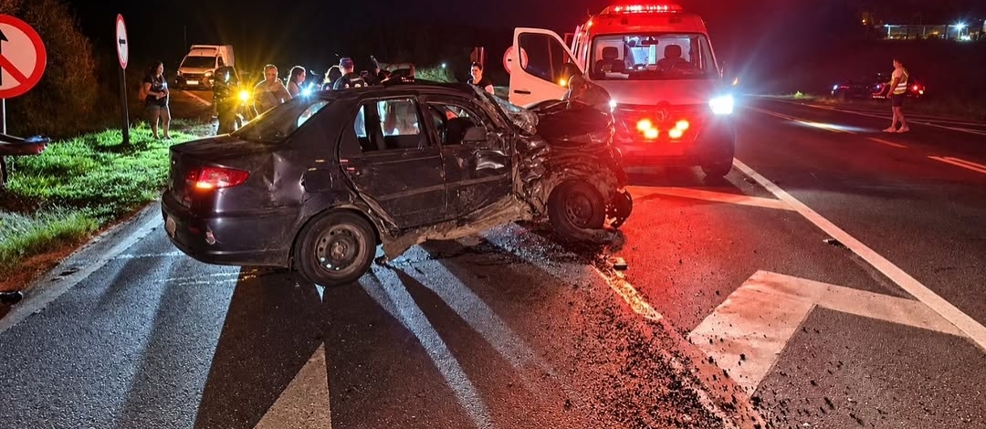 Acidente na SP-350 deixa idoso e adolescente feridos