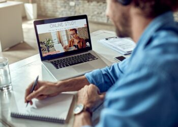MEC libera 10 cursos gratuitos para professores pela internet