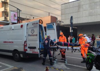 Atropelamento deixa dois feridos no Centro de Poços de Caldas