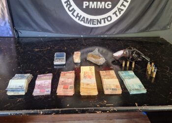 Após disparos perto de escola, PM apreende revólver e drogas com adolescente em Poços