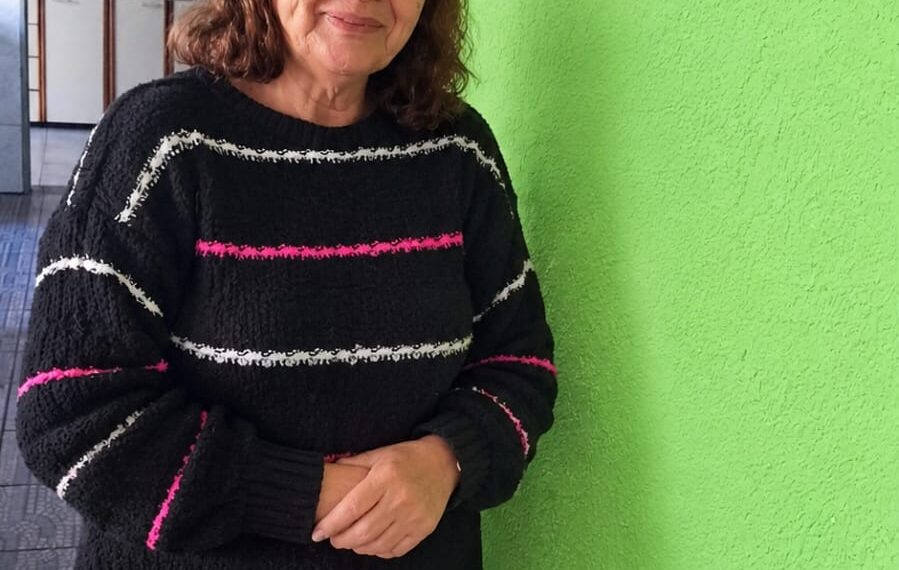 Idosa com Alzheimer está desaparecida em Poços; família busca informações