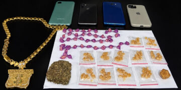 Adolescente é apreendido com mais 150 pedras de crack em Poços