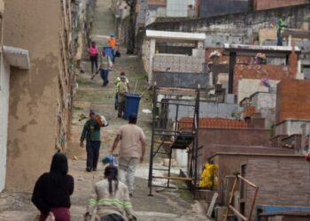 Preparação para Finados inclui limpeza, poda de árvores e mudanças no trânsito em Poços