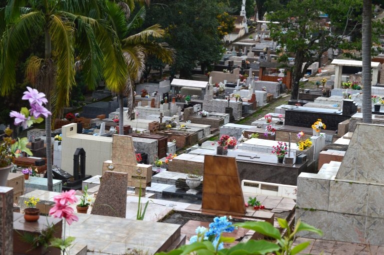 Dia de Finados: veja até quando é possível reformar túmulos em Poços de Caldas